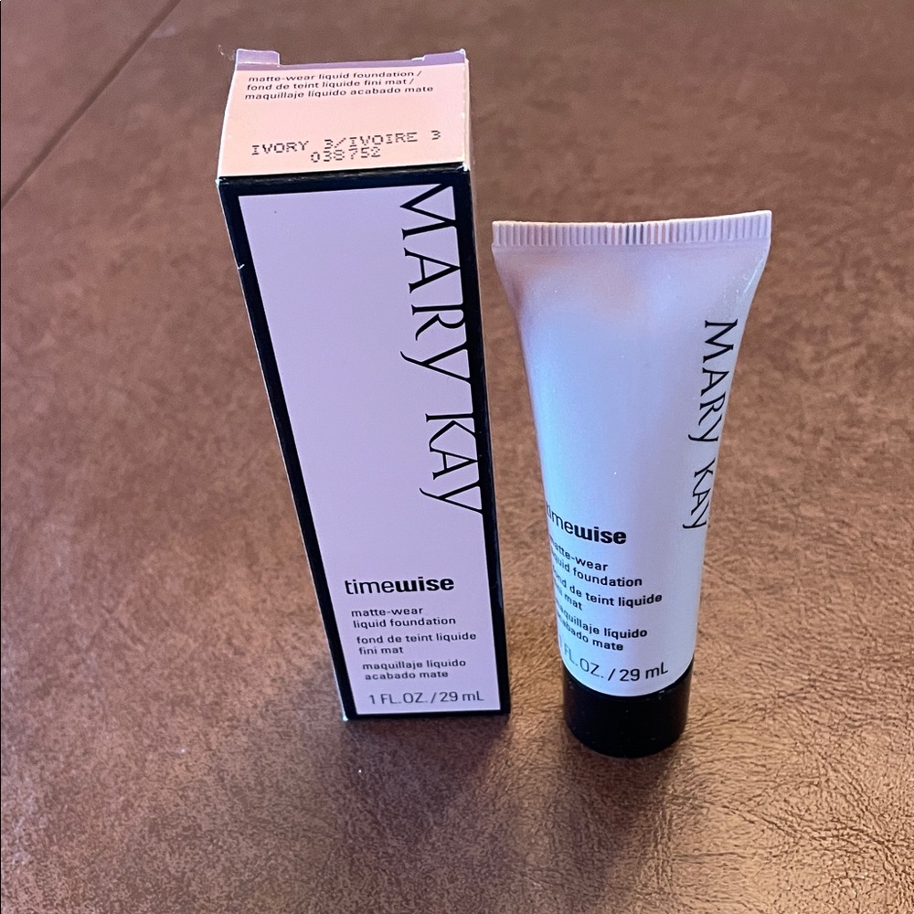 Mary Kay Discontinued Timewise Matte-Wear Foundation - Ivory 3 New in Package